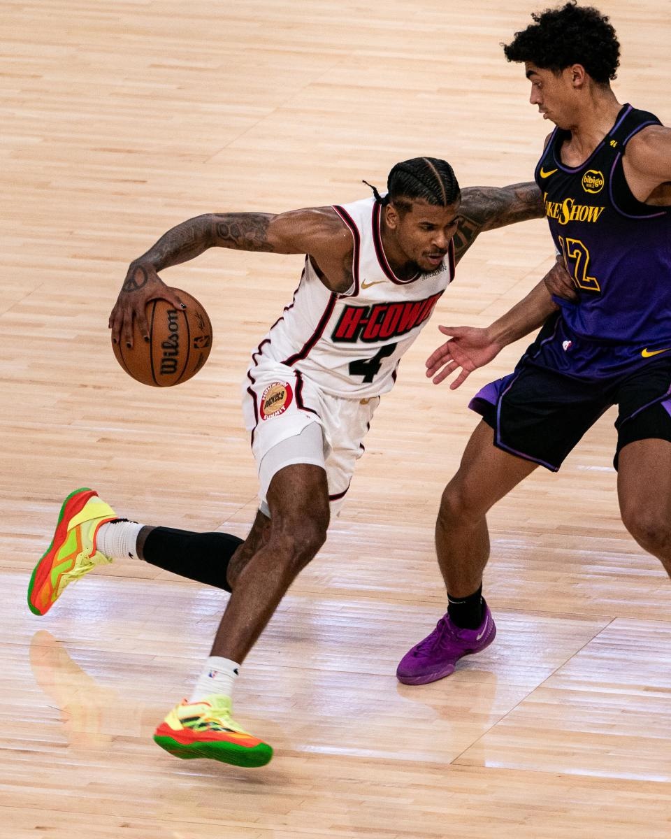 包含集结日休斯敦火箭备战NBA常规赛，手感冰凉细节曝光，信心回归，阵容厚度经受考验的词条