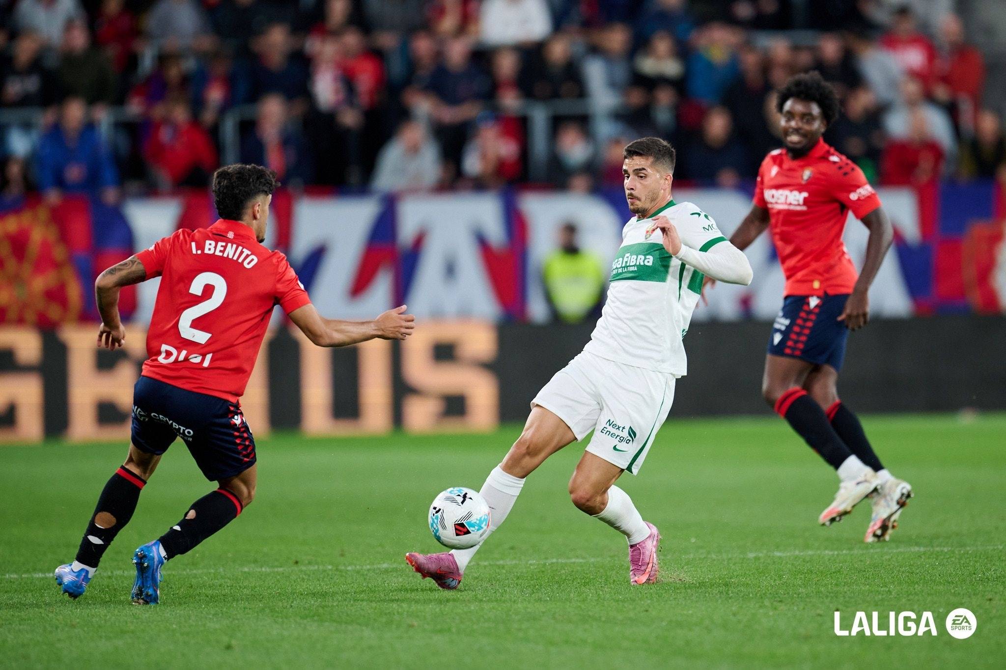 包含新奥尔良鹈鹕迎西甲关键赛，今晚外线爆发，球迷炸锅，轮换策略成焦点的词条